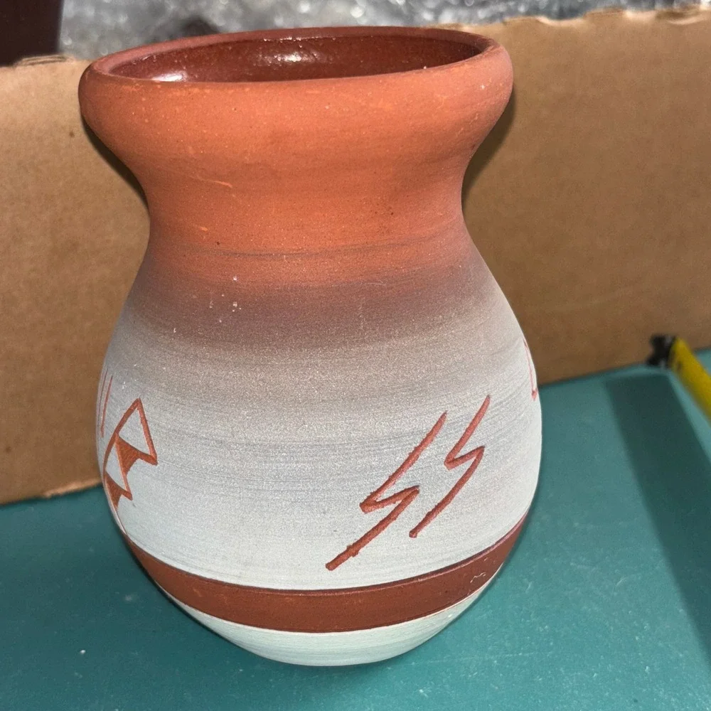 Southwest Native American Style Terracotta Clay Vase Handcrafted Geometric‎